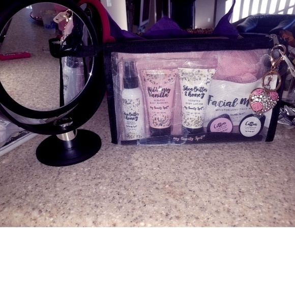 NEW 7 Piece Gift Set w/Rotating Vanity Mirror - Picture 1 of 1